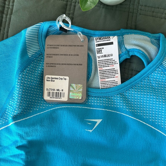 Gymshark crop top size medium new with tags. - Picture 2 of 3
